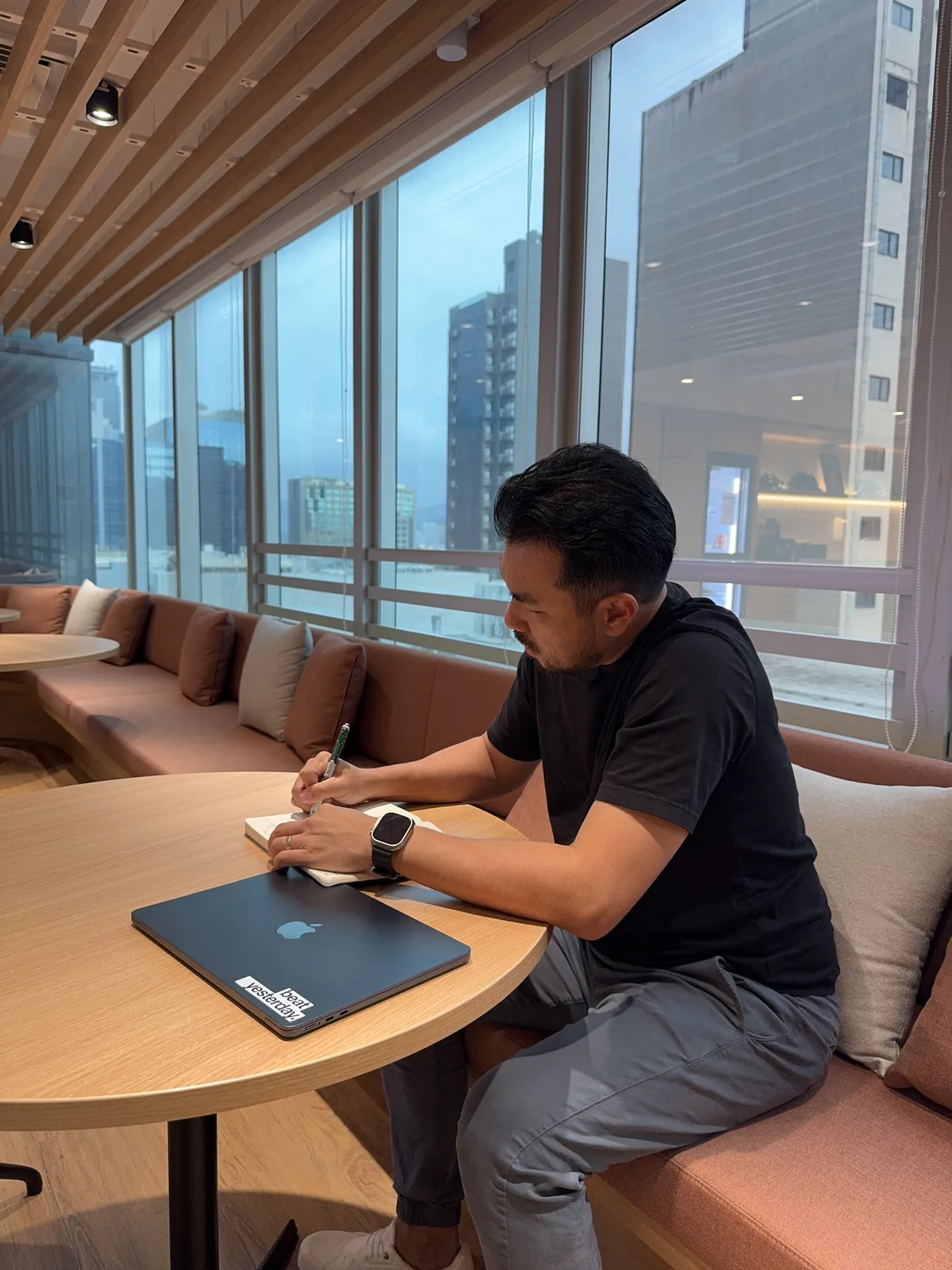 Jerald Lee working through notes between sessions